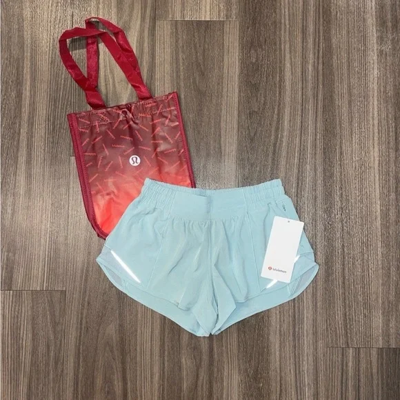 Lululemon Hotty Hot 2.5” Shorts